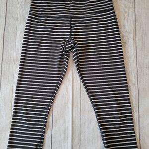 Scorpio Sol Black White Striped Capri Legging Yoga Gym Size Small